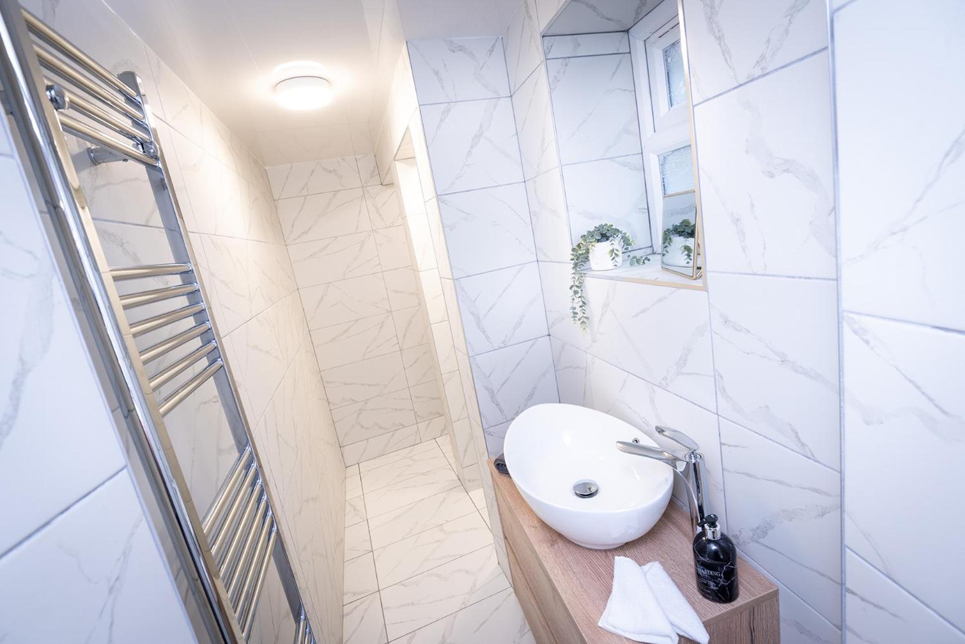 Kings Arms Suites - Luxury Double - Waterfall Shower - Self Check In Вайтгейвен Екстер'єр фото